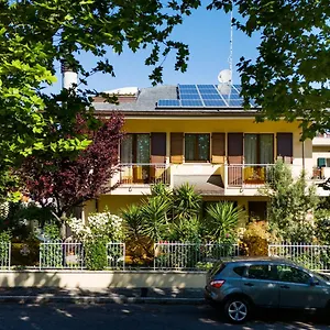 le-rose-bed-breakfast.riccione-hotels.org/